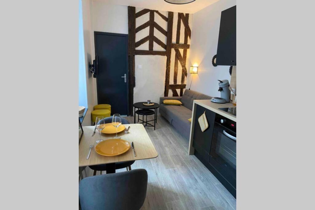 Appartement Centre De Moulins Moulins  Buitenkant foto